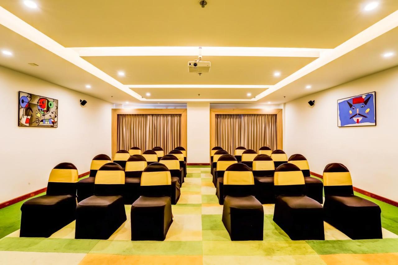 Lemon Tree Hotel Electronics City Бангалор Экстерьер фото