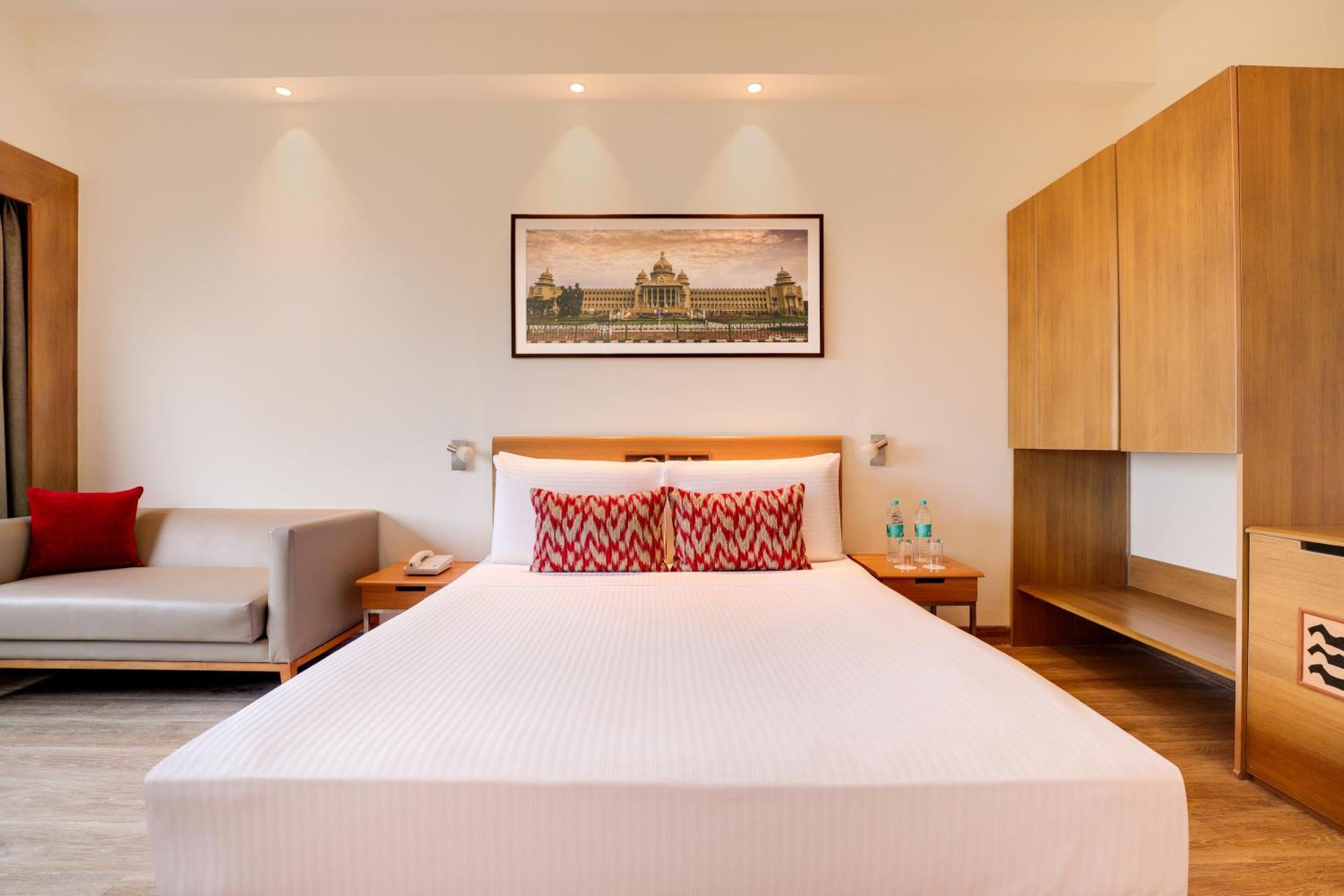 Lemon Tree Hotel Electronics City Бангалор Экстерьер фото