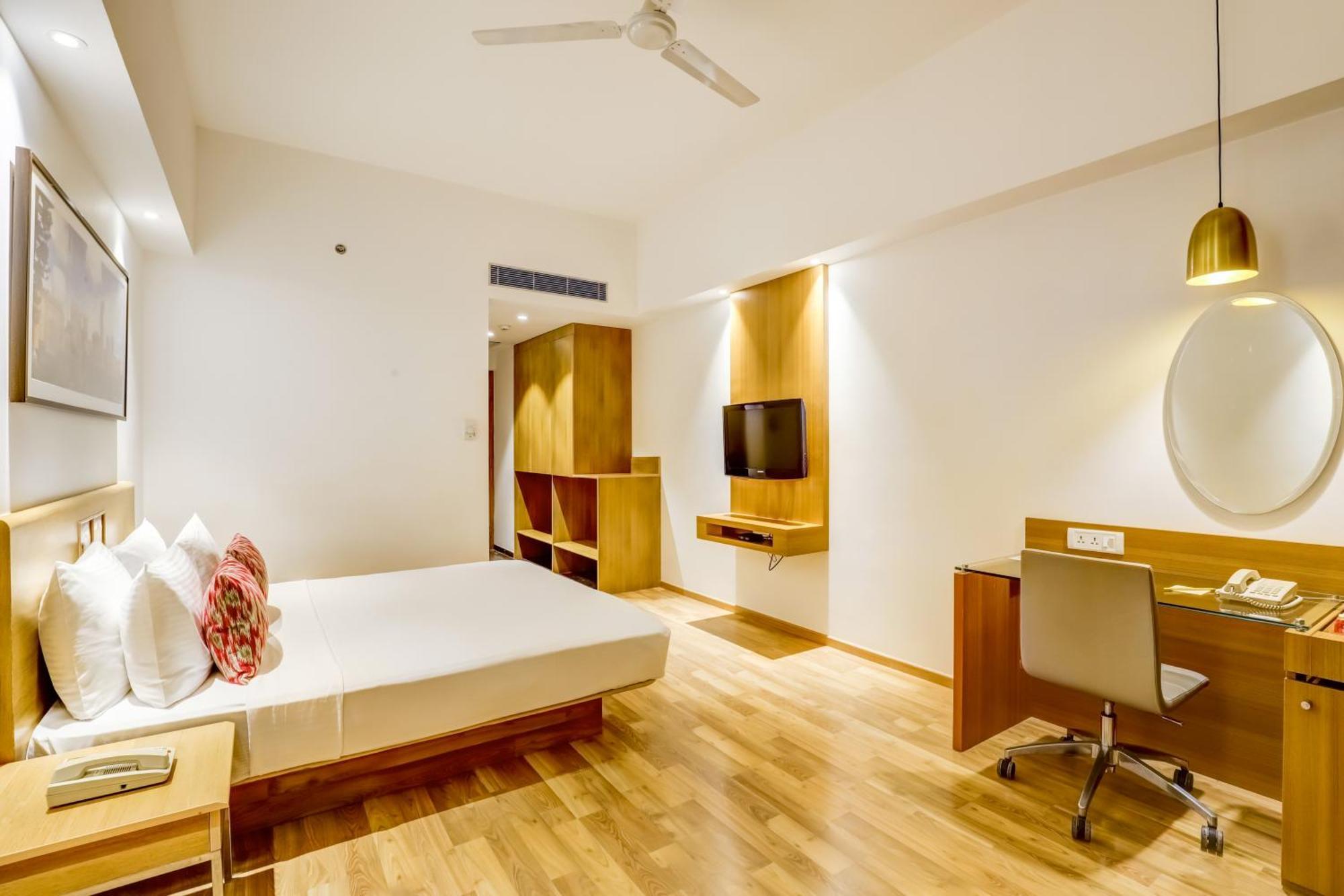 Lemon Tree Hotel Electronics City Бангалор Экстерьер фото